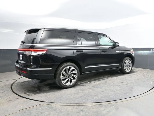 Used 2024 Lincoln Navigator Reserve image 10
