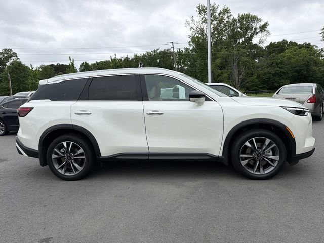 Used 2025 INFINITI QX60 Luxe w/ Vision Package FWD image 2
