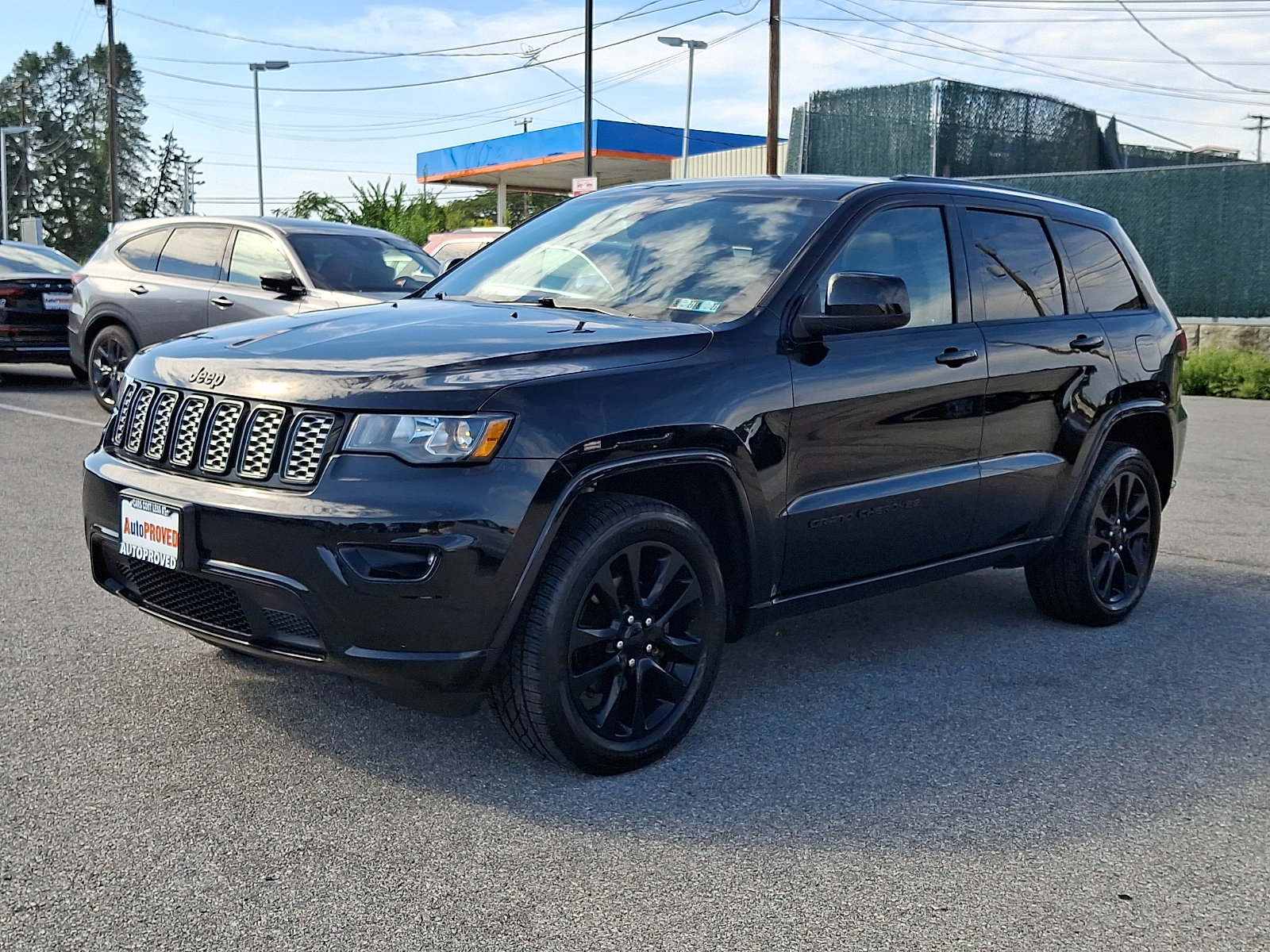 Used 2019 Jeep Grand Cherokee Altitude AWD/4WD image 3