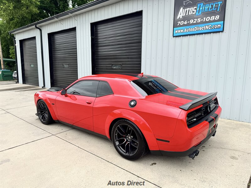 Used 2022 Dodge Challenger SRT RWD image 11
