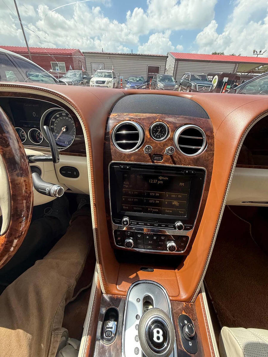 Used 2015 Bentley Flying Spur W12 image 30