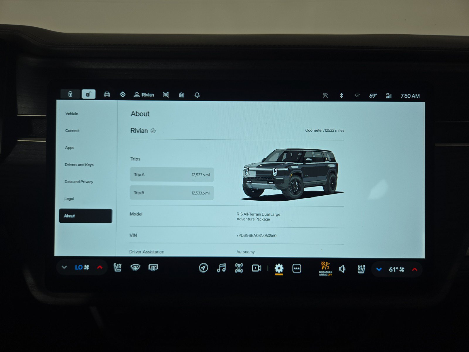 Used 2025 Rivian R1S Adventure AWD/4WD image 29