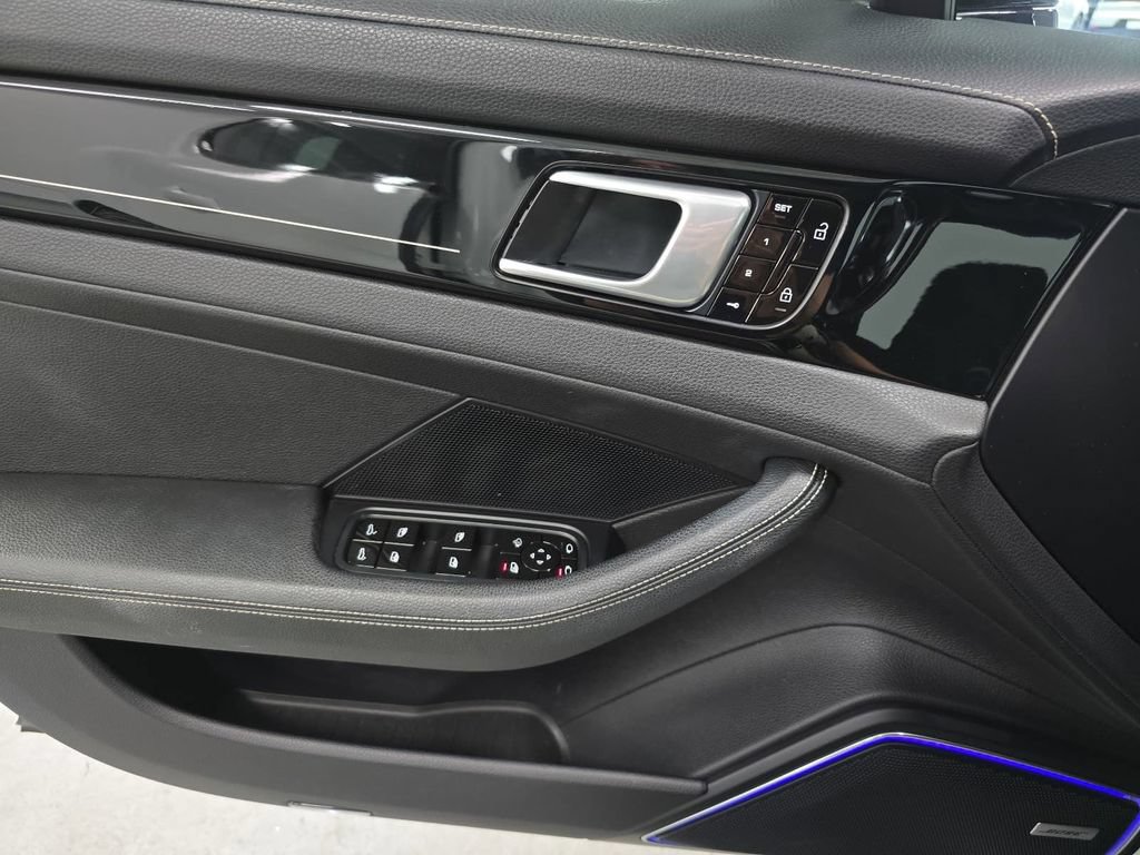 Used 2020 Porsche Panamera image 23