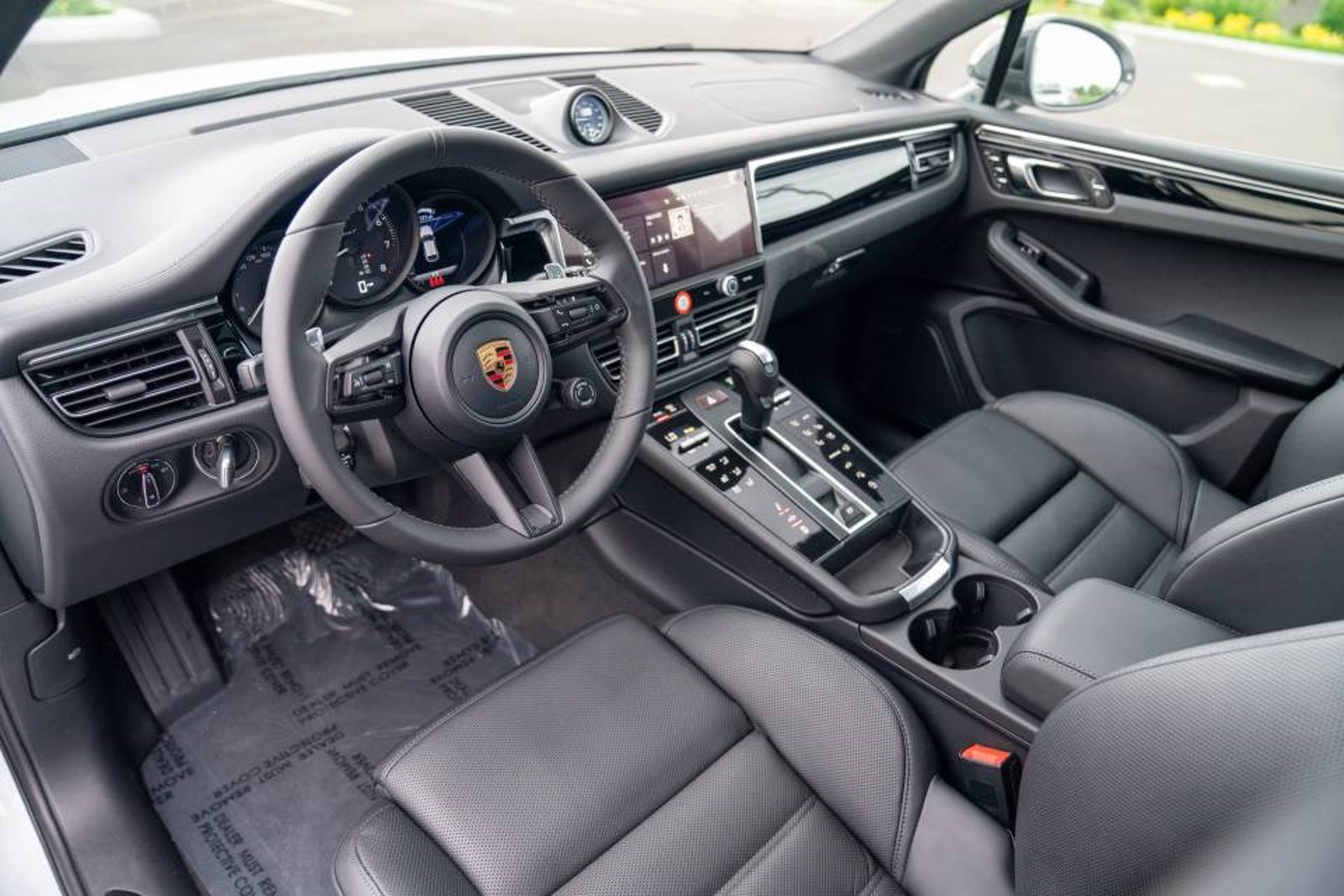 New 2026 Porsche Macan Turbo AWD/4WD image 4