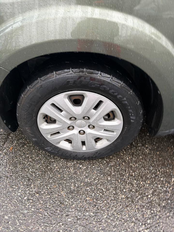 Used 2019 Dodge Journey SE image 3