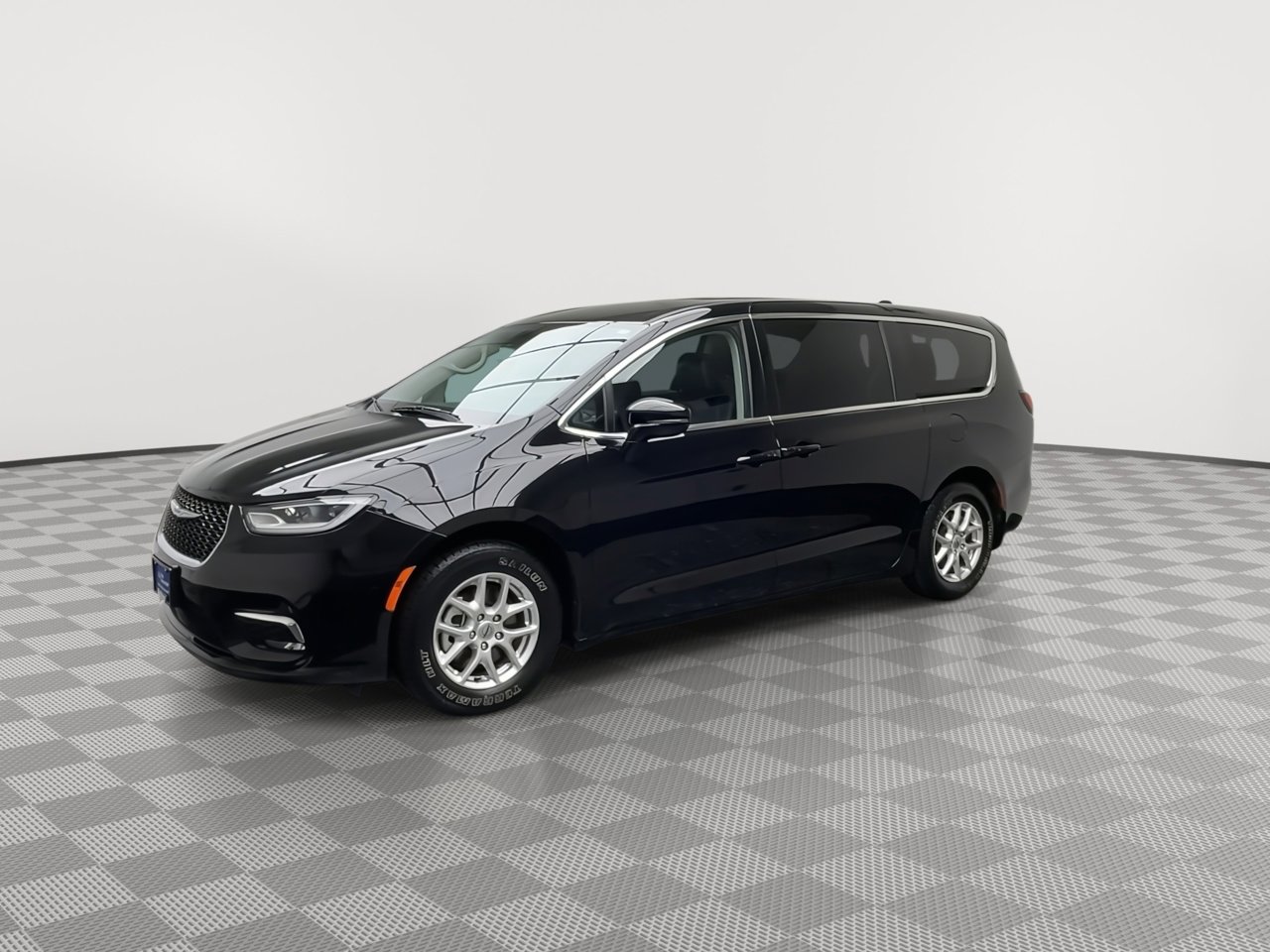 Used 2024 Chrysler Pacifica Touring-L FWD image 34