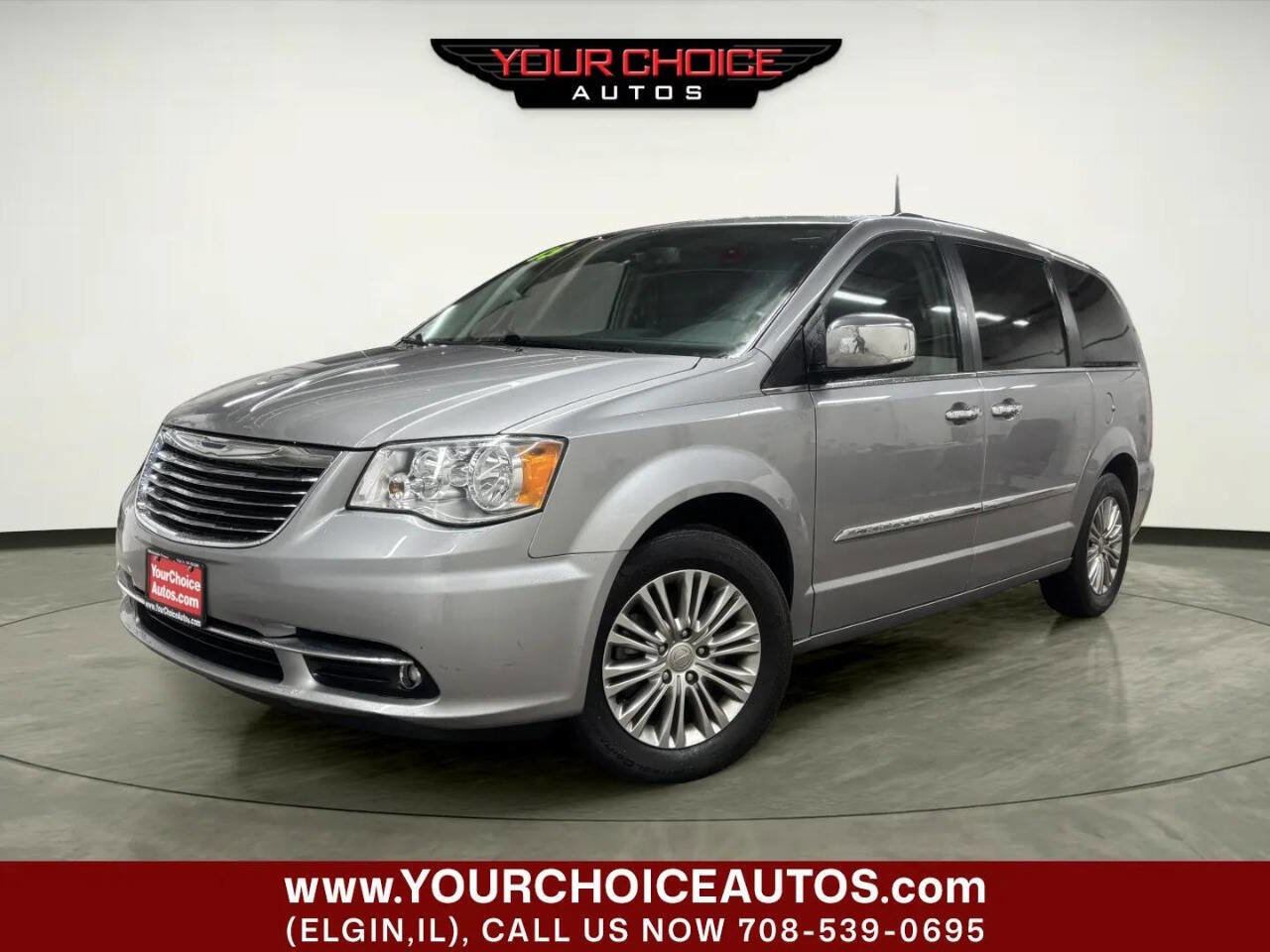 Used 2015 Chrysler Town & Country Touring-L w/ Driver Convenience Group image 1