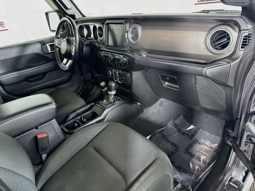 Used 2020 Jeep Wrangler Unlimited Sahara AWD/4WD image 30