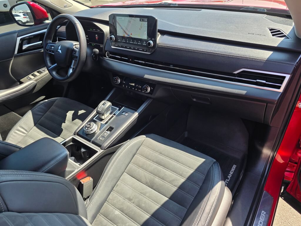 Used 2023 Mitsubishi Outlander 4WD Plug-In Hybrid image 17