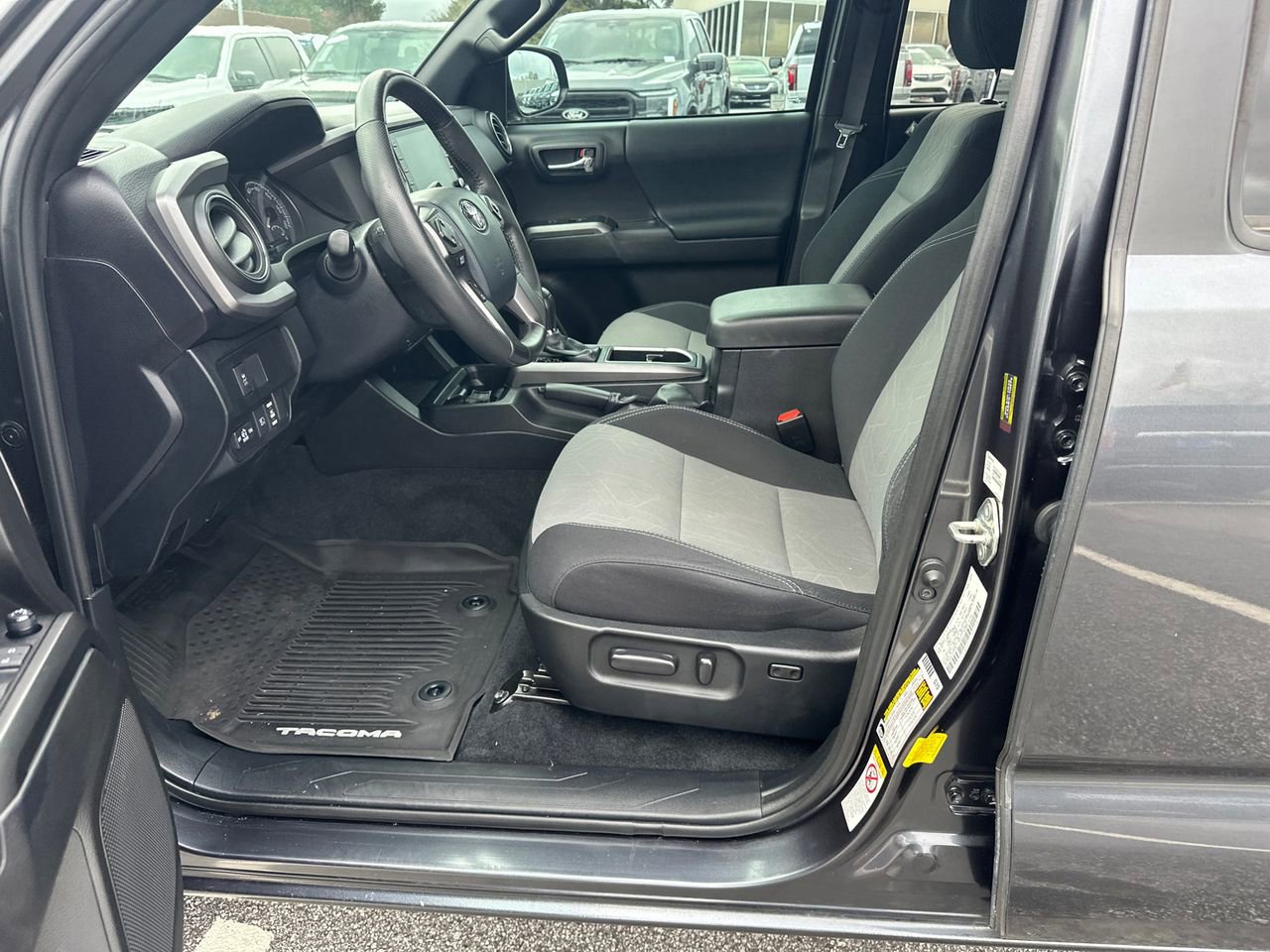 Used 2020 Toyota Tacoma TRD Off-Road image 9