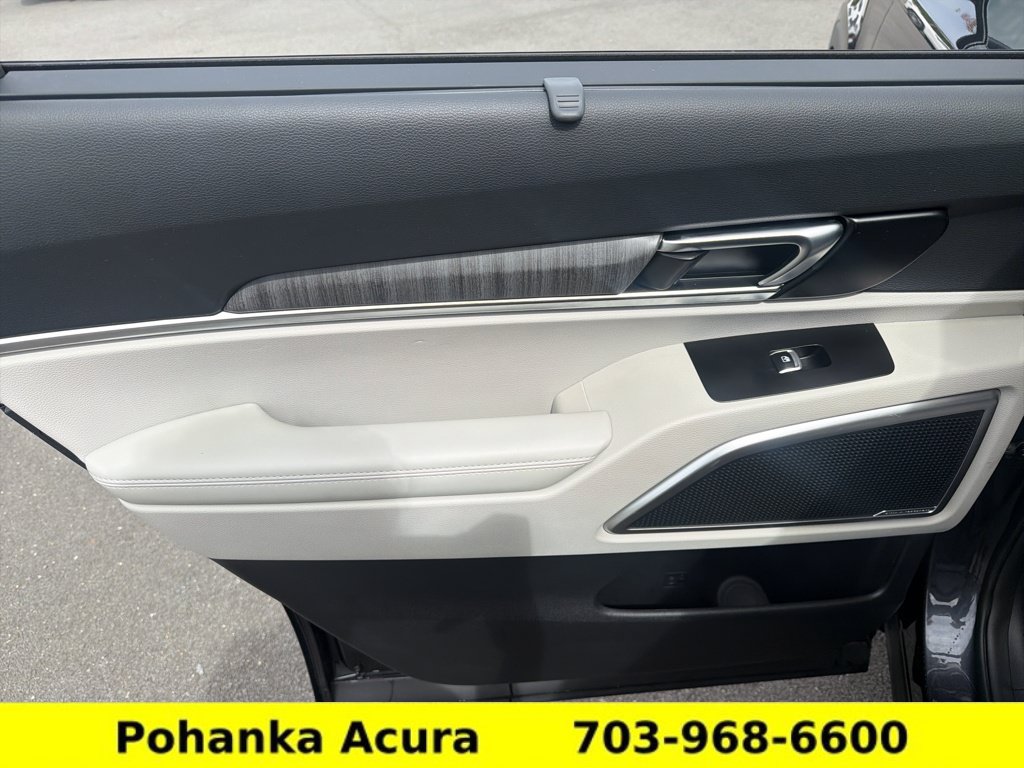 Used 2025 Kia Telluride EX w/ EX Captain's Chair Package AWD/4WD image 26