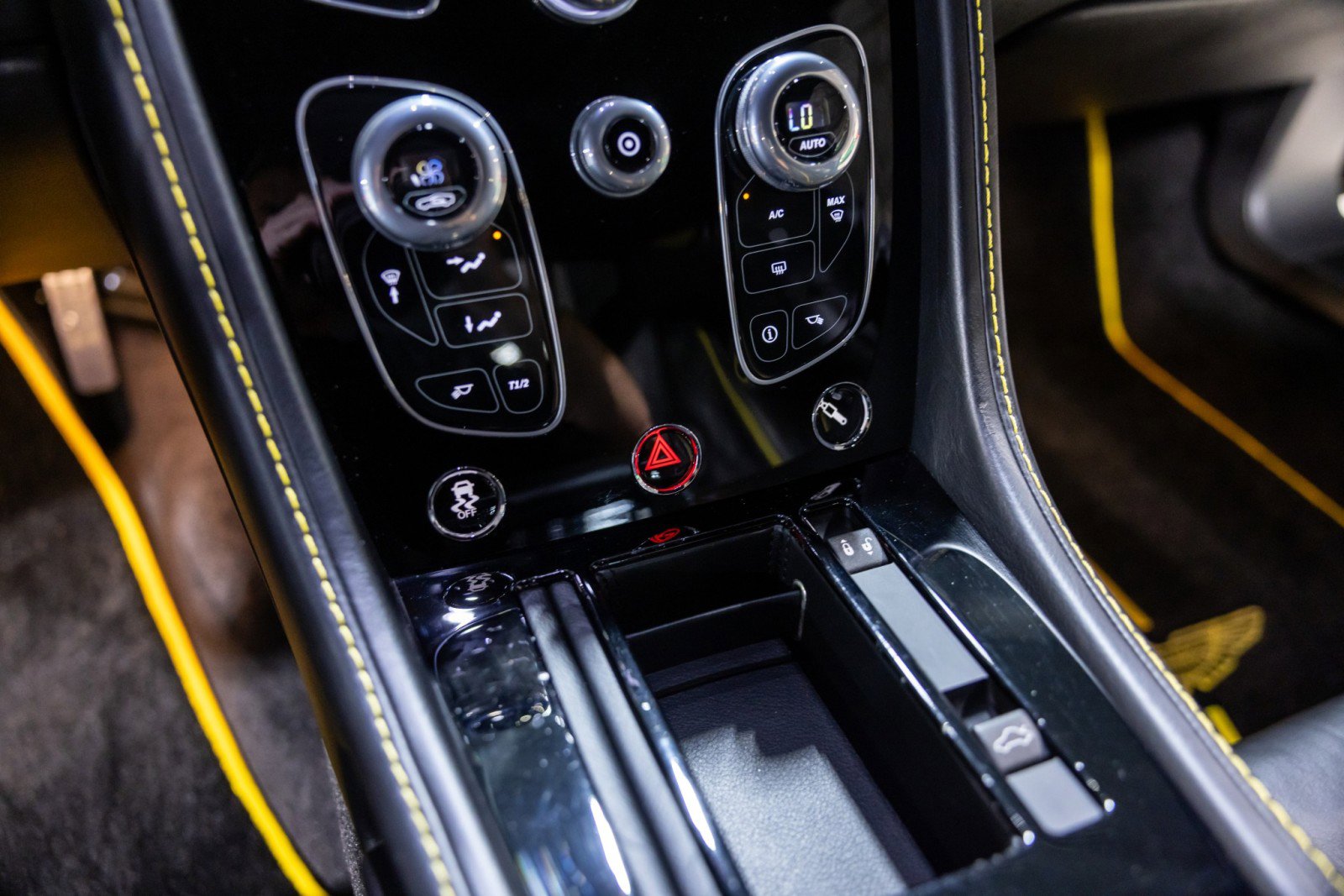 Used 2016 Aston Martin V12 Vantage S image 40