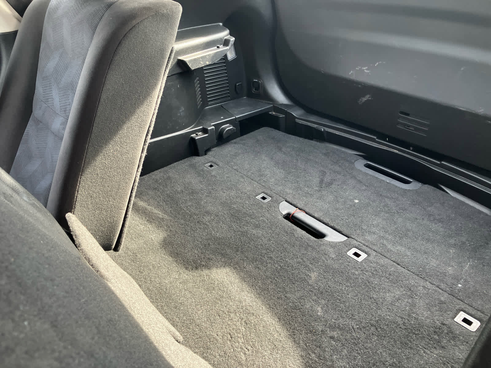 Used 2015 Nissan Rogue S image 28