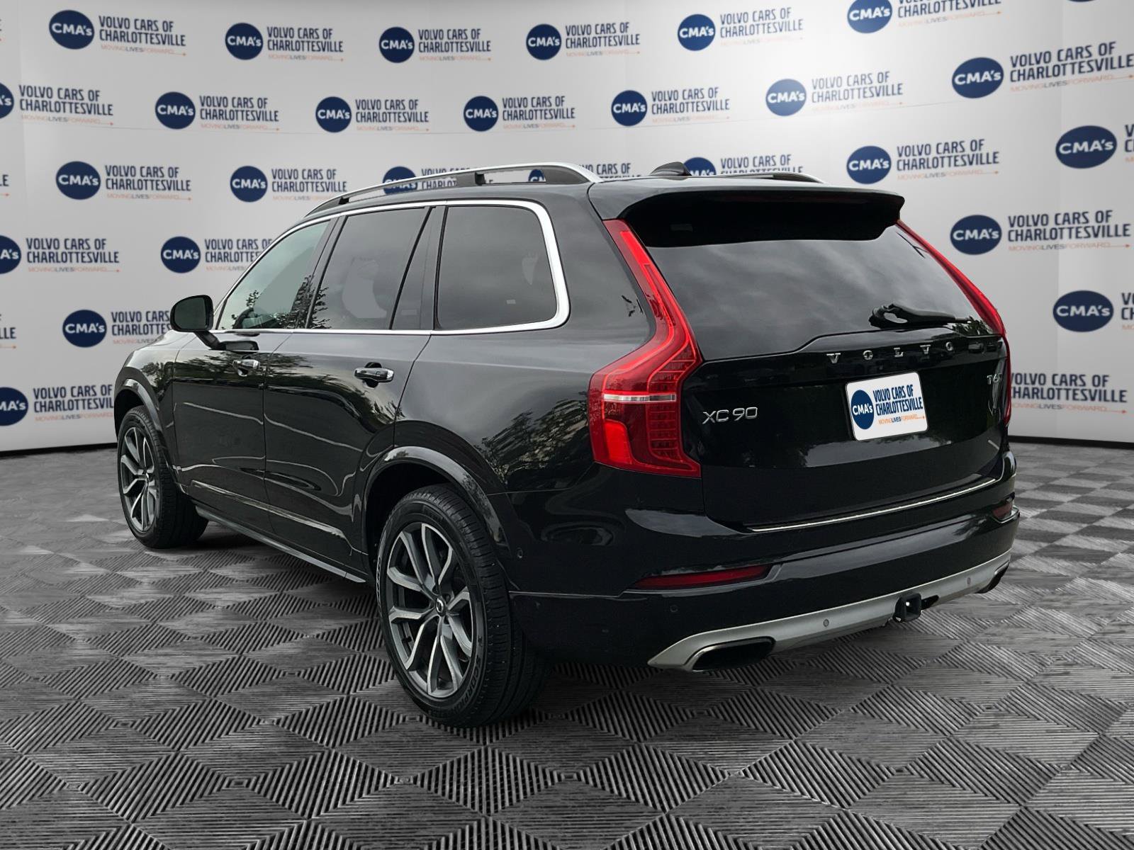 Used 2017 Volvo XC90 T6 Momentum w/ Vision Package image 3
