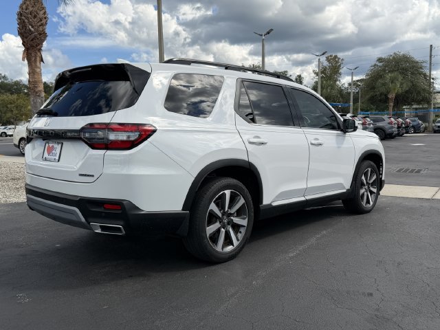 Certified 2024 Honda Pilot Touring image 4