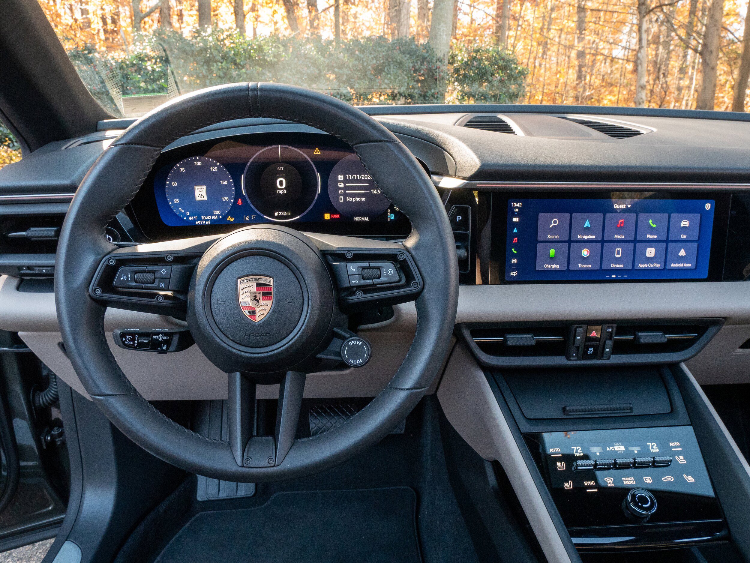 Certified 2025 Porsche Macan Electric image 21