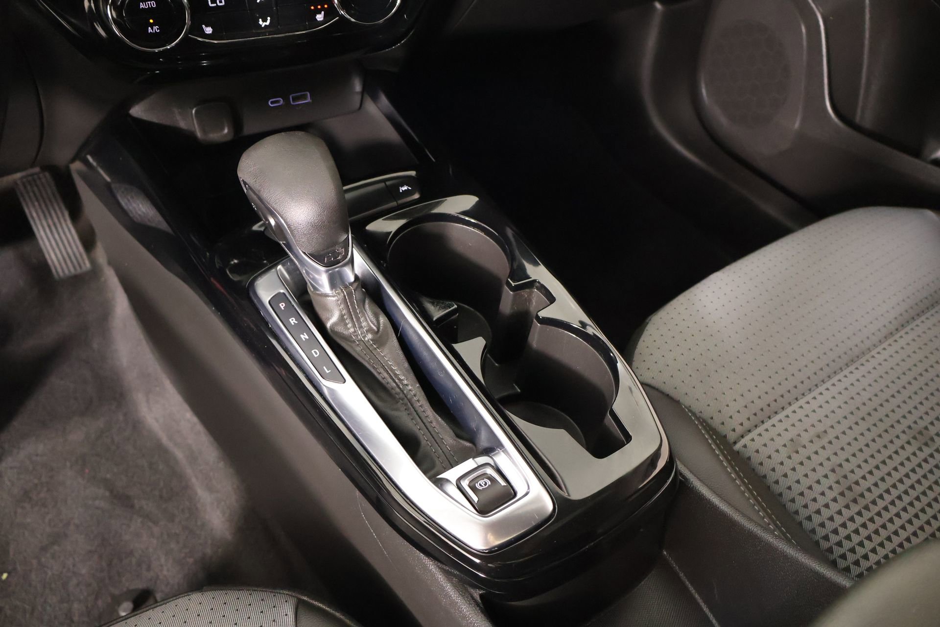 Used 2024 Chevrolet Trax LT w/ LT Convenience Package FWD image 8