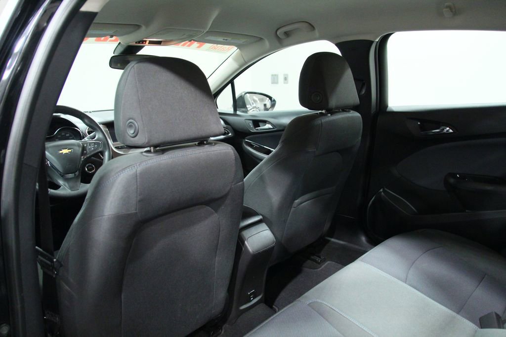 Used 2018 Chevrolet Cruze LT w/ Convenience Package FWD image 26