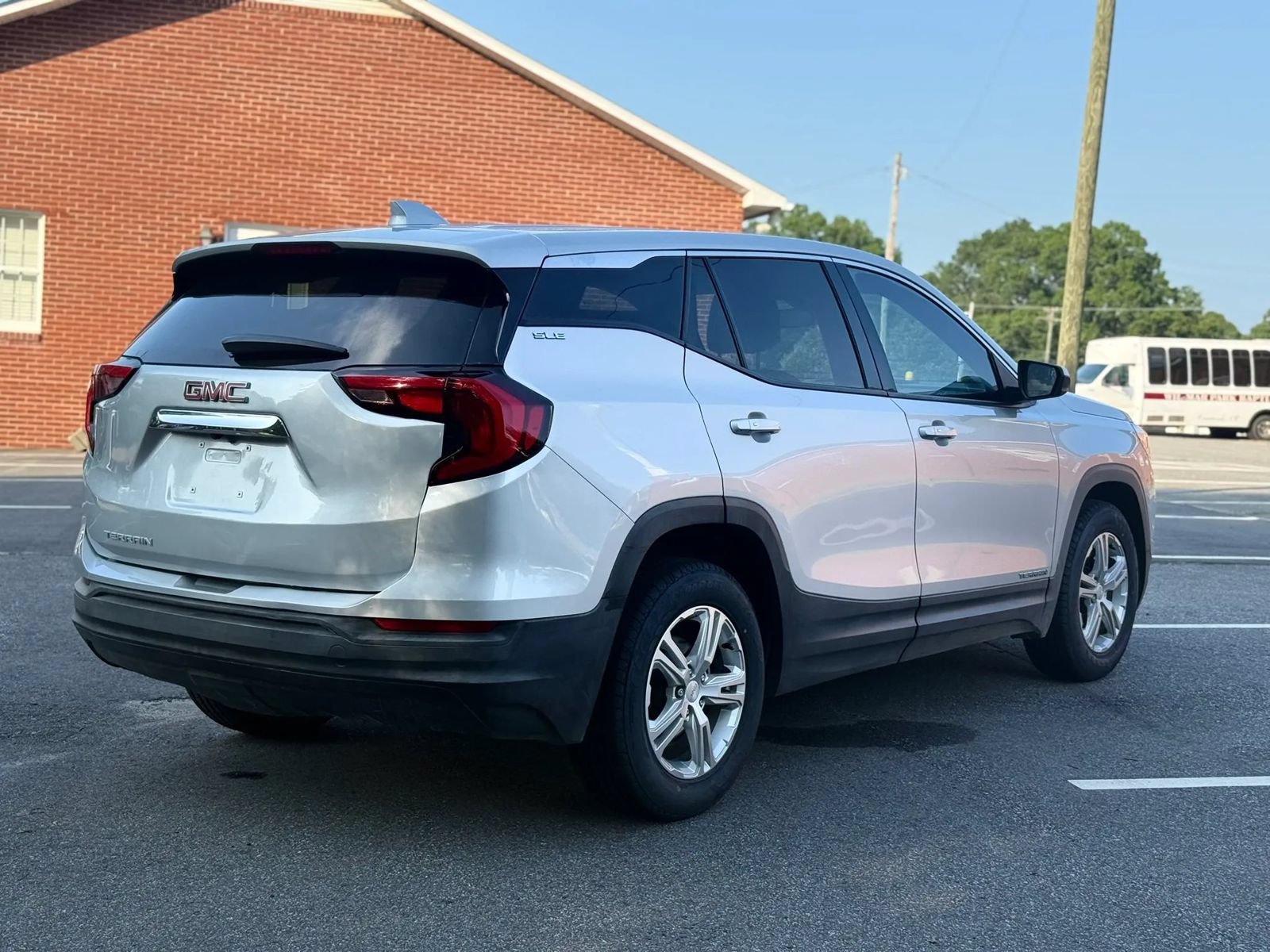 Used 2020 GMC Terrain SLE w/ LPO, Floor Liner Package FWD image 6