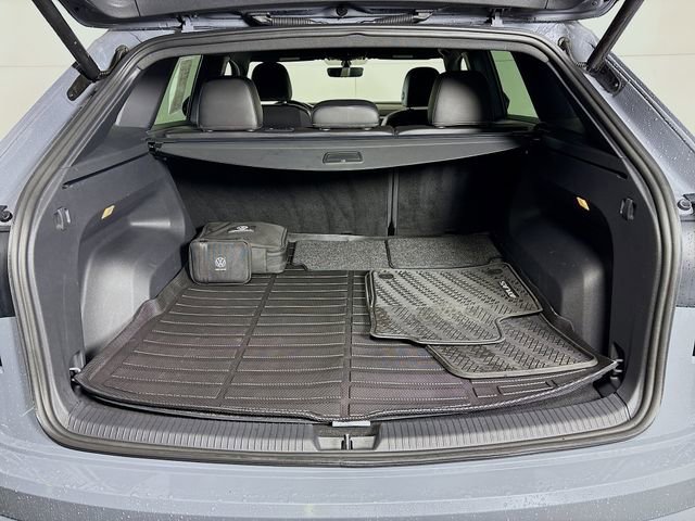 Used 2023 Volkswagen Atlas Cross Sport SE w/ Black Wheel Package image 27