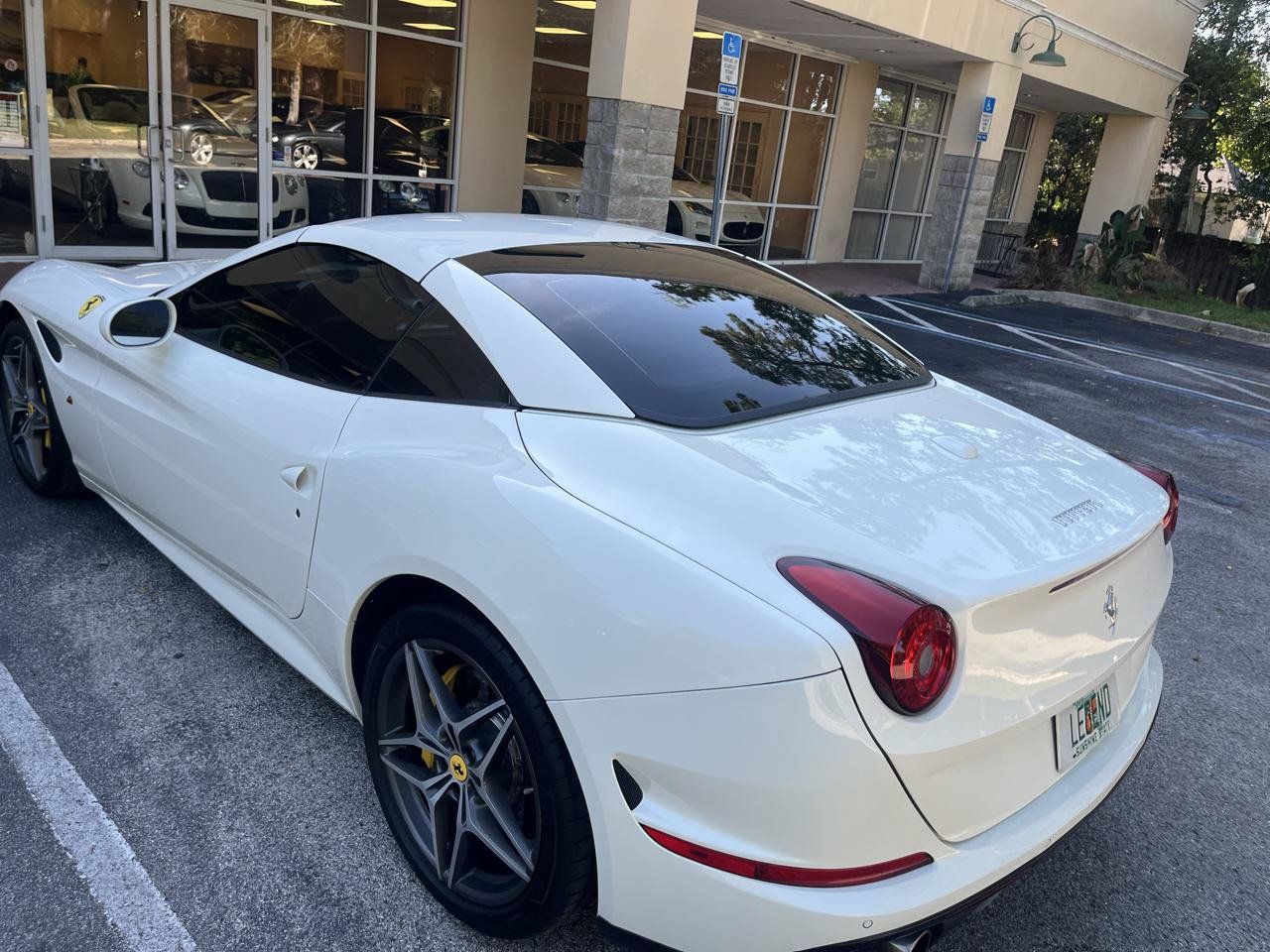 Used 2016 Ferrari California T RWD image 24