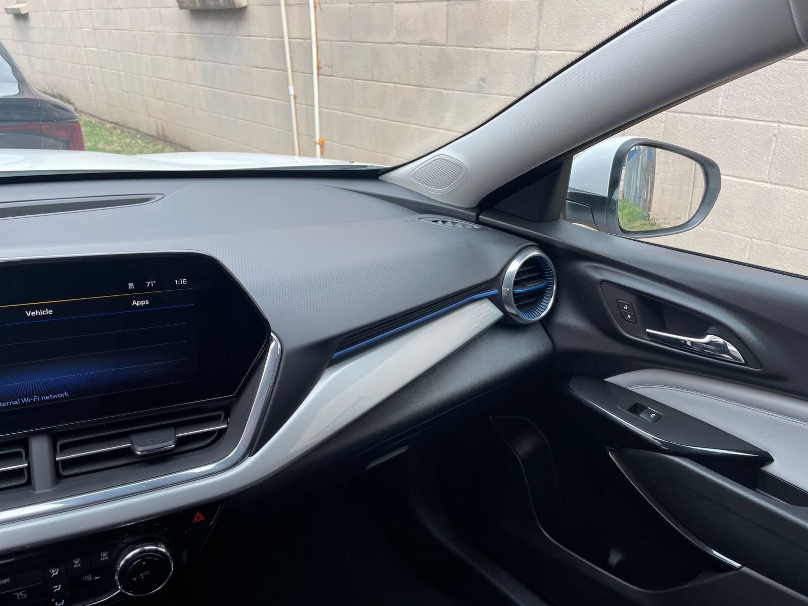 Used 2025 Chevrolet Trax LT image 34