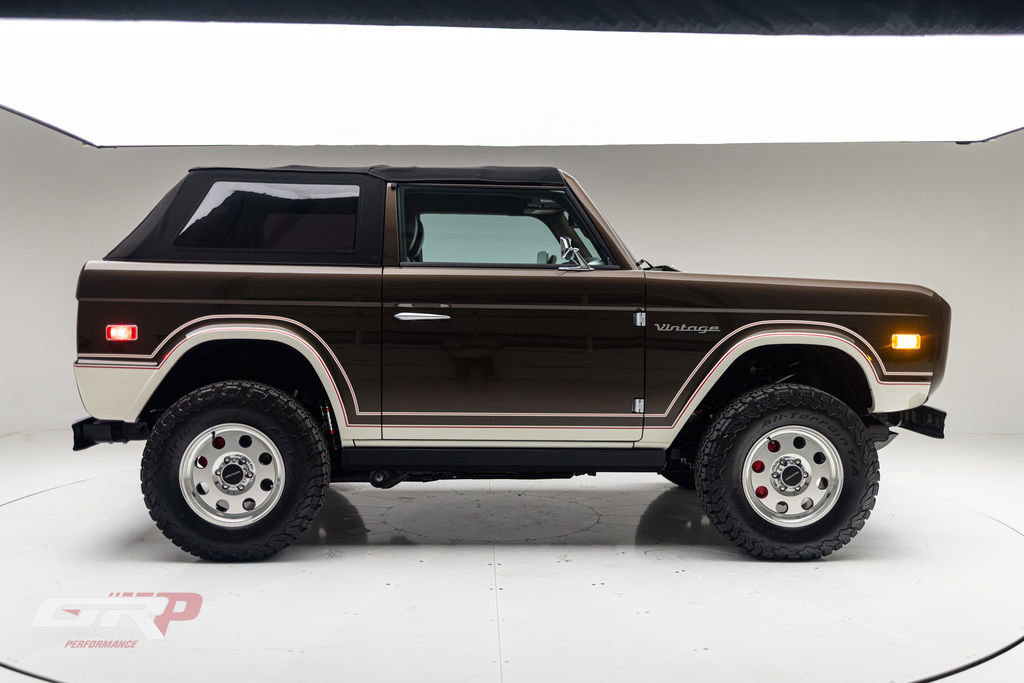 Used 2025 Ford Bronco Badlands image 2