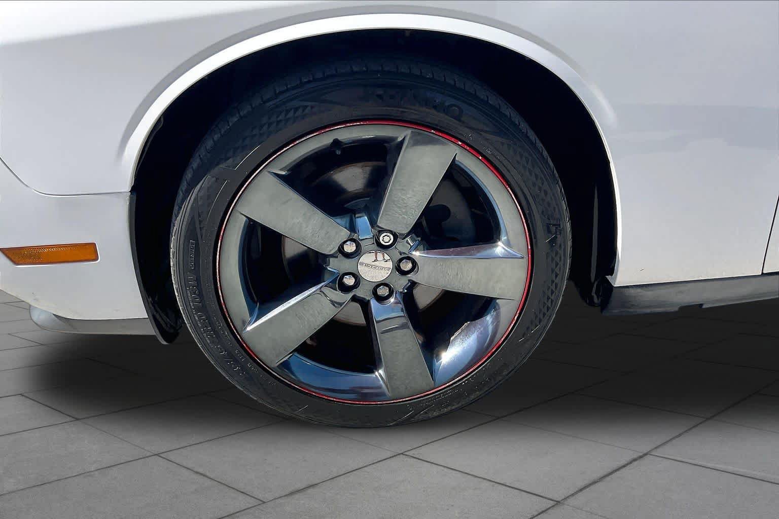Used 2013 Dodge Challenger SXT RWD image 9