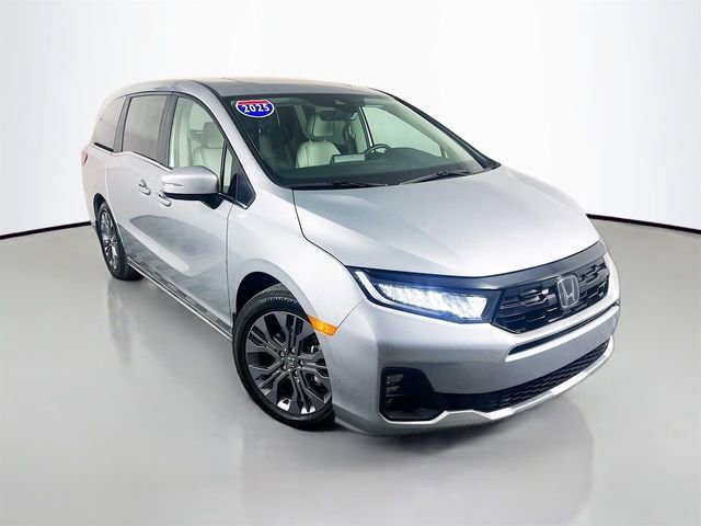Used 2025 Honda Odyssey Touring image 2