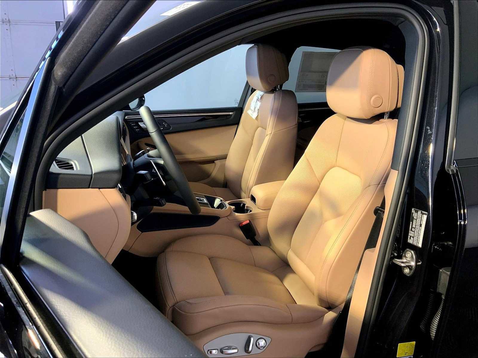 New 2026 Porsche Macan AWD/4WD image 5