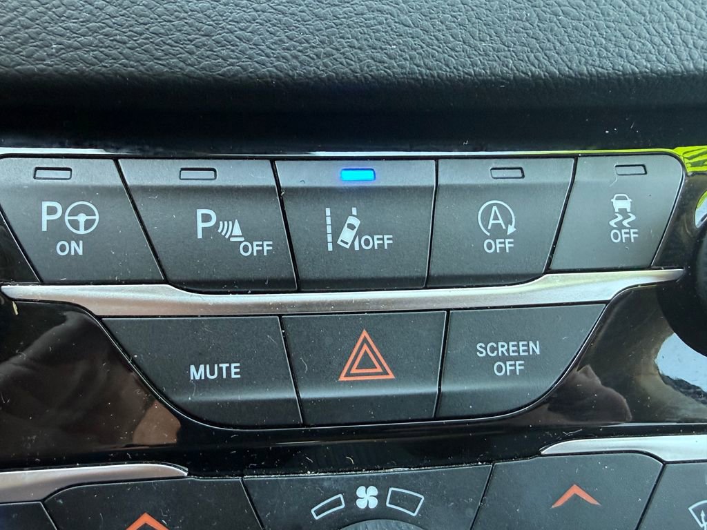 Used 2020 Chrysler Pacifica Touring-L w/ Advanced Safetytec Group image 5