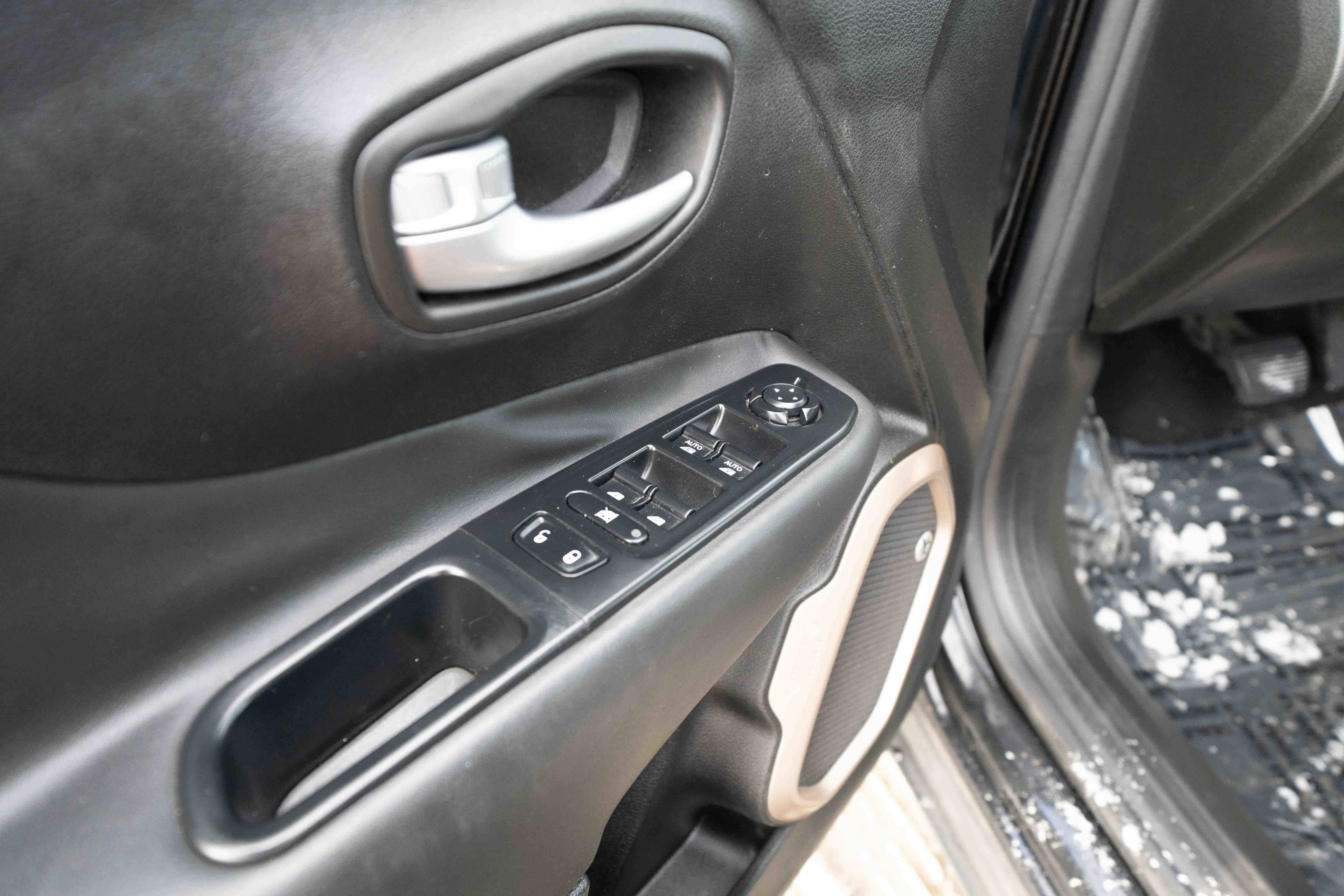 Used 2016 Jeep Renegade 75th Anniversary image 6