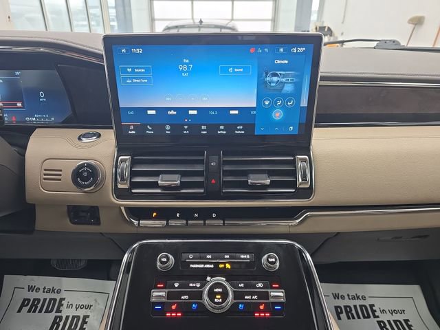 Used 2023 Lincoln Navigator L Reserve image 17