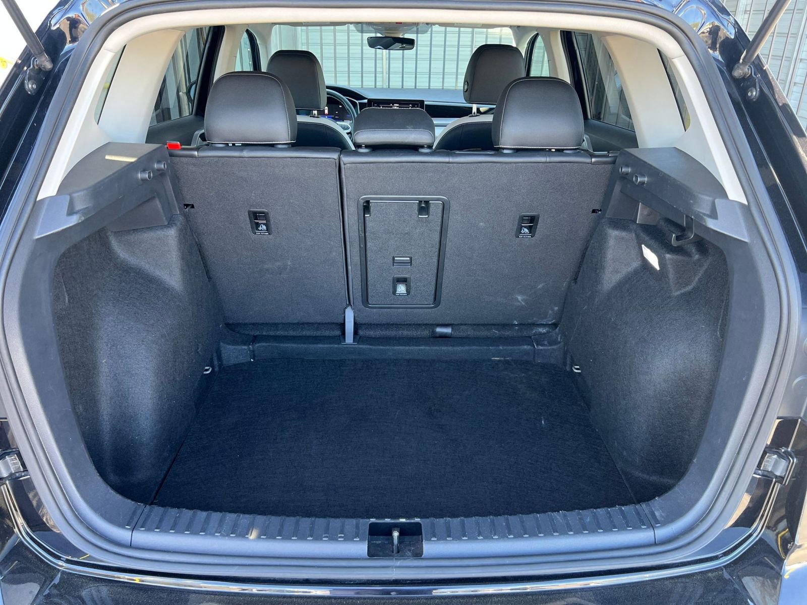 Used 2025 Volkswagen Taos SE image 32