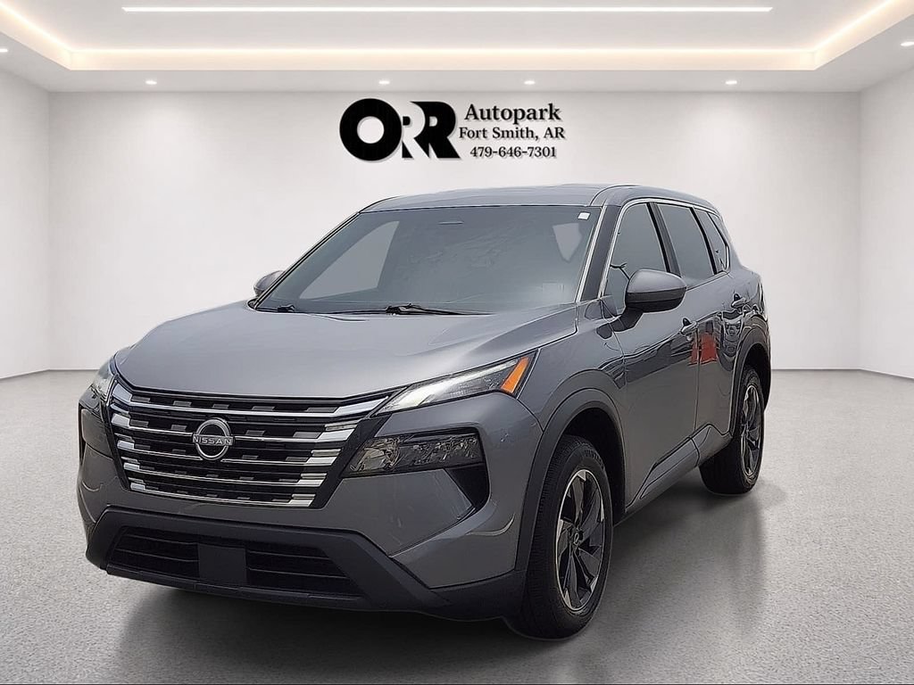 Used 2025 Nissan Rogue SV AWD/4WD image 2