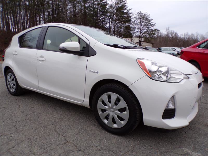 Used 2014 Toyota Prius C One image 4