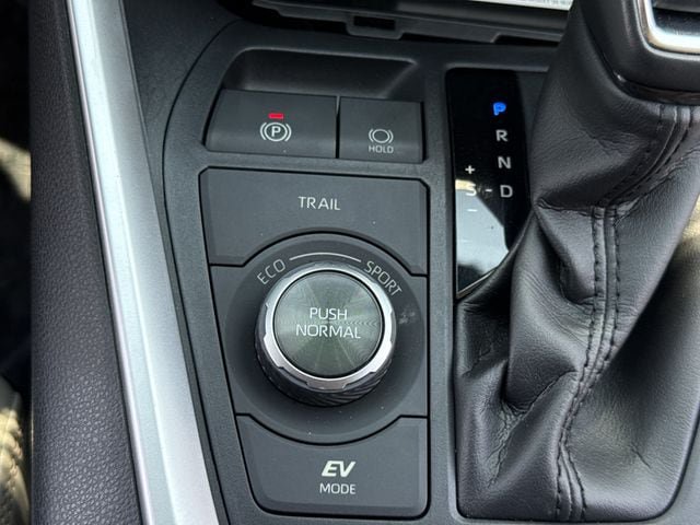 Used 2020 Toyota RAV4 Limited AWD/4WD image 21