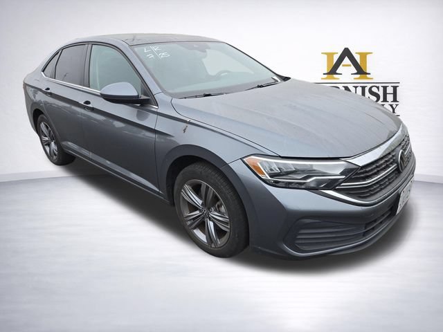 Used 2023 Volkswagen Jetta SE FWD image 2