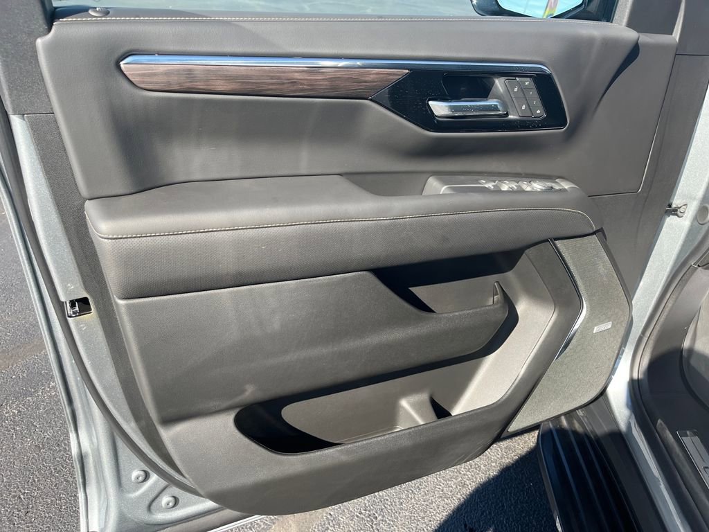New 2026 Chevrolet Suburban Premier image 19