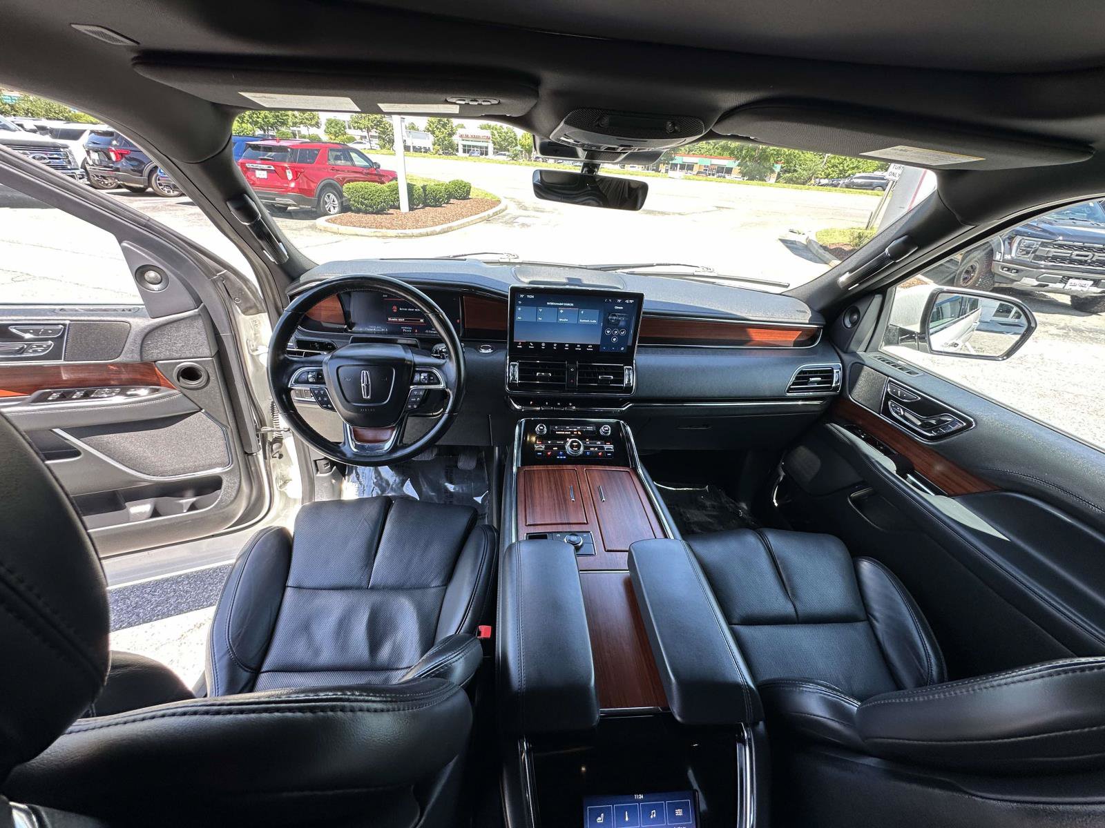 Used 2022 Lincoln Navigator Reserve w/ Monochromatic Package AWD/4WD image 7