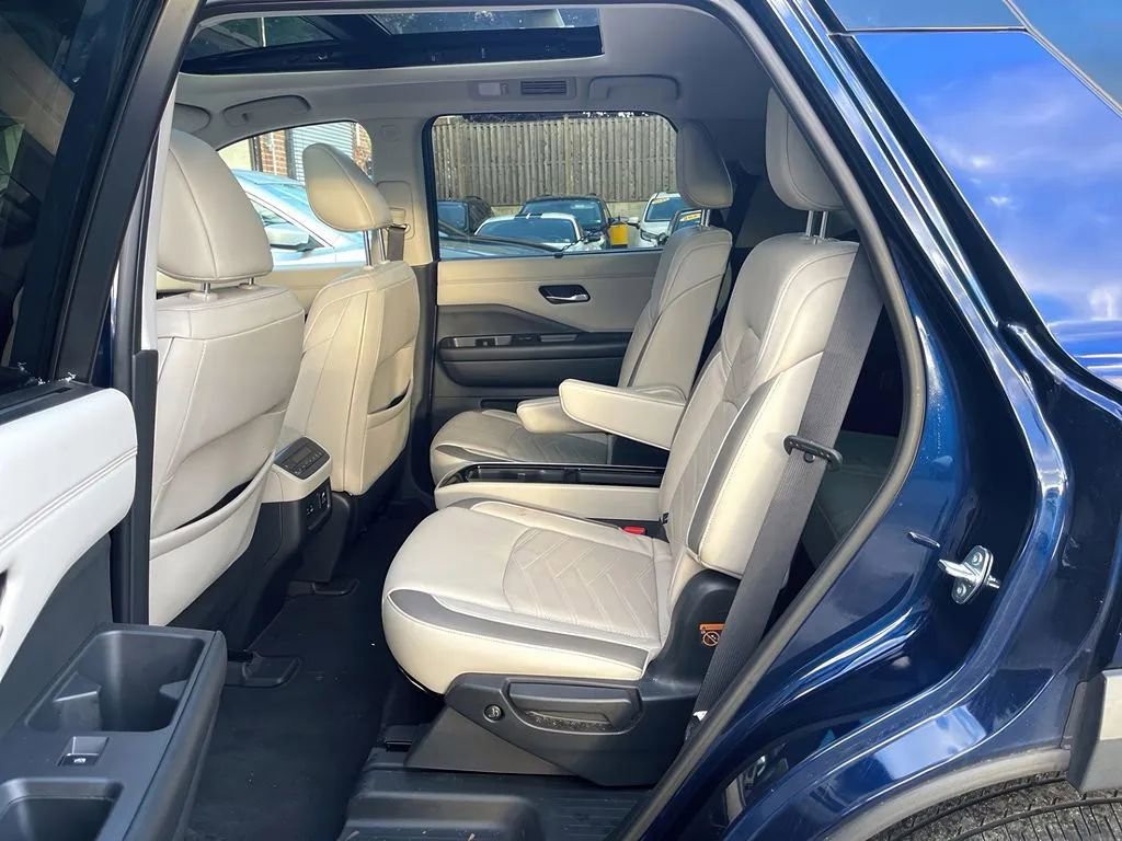 Used 2022 Nissan Pathfinder Platinum w/ Cargo Package image 24