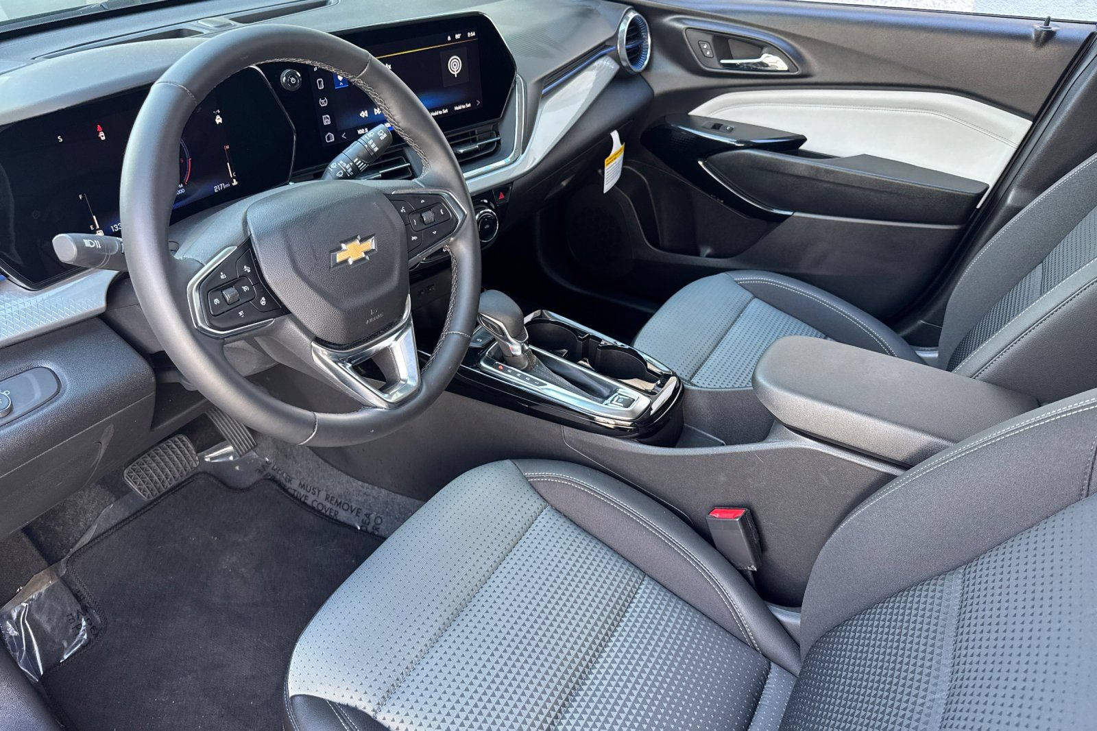 Used 2026 Chevrolet Trax LT w/ LT Convenience Package FWD image 11