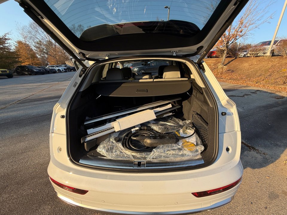 Used 2024 Audi Q5 e Premium w/ Convenience Package image 15