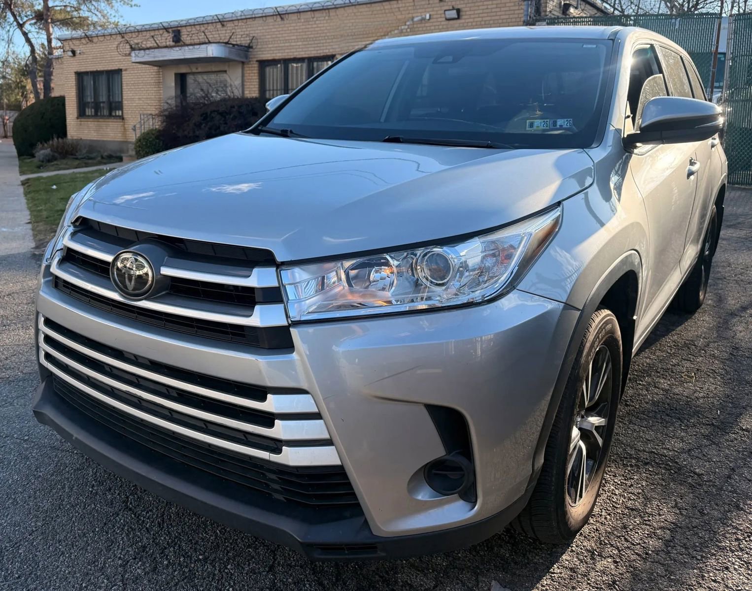 Used 2019 Toyota Highlander LE AWD/4WD image 34