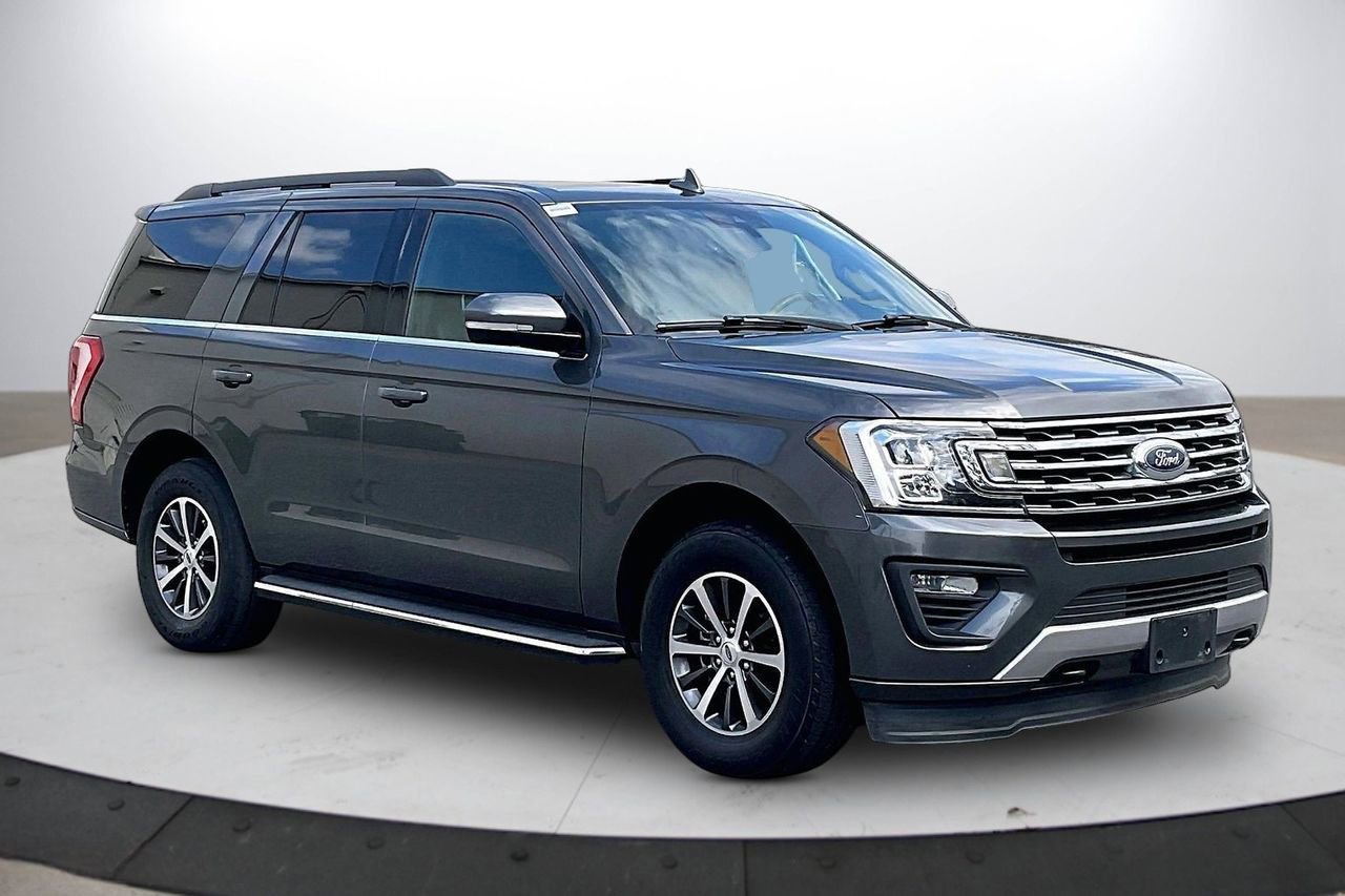 Used 2018 Ford Expedition XLT w/ Equipment Group 202A image 2