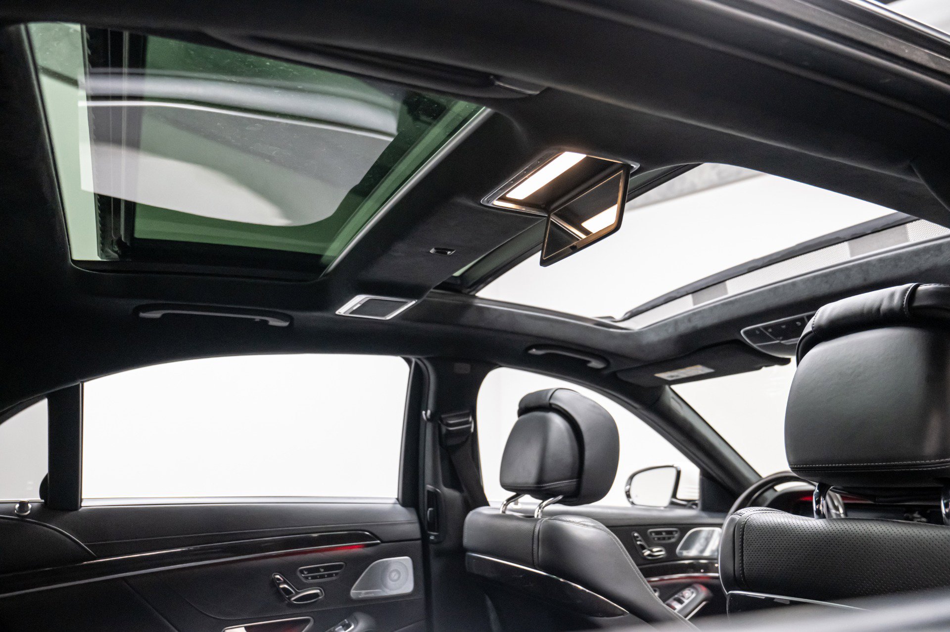 Used 2015 Mercedes-Benz S 63 AMG 4MATIC Sedan w/ Driver Assistance Package image 39