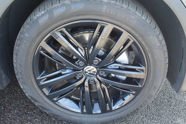Used 2022 Volkswagen Tiguan SE R-Line image 46