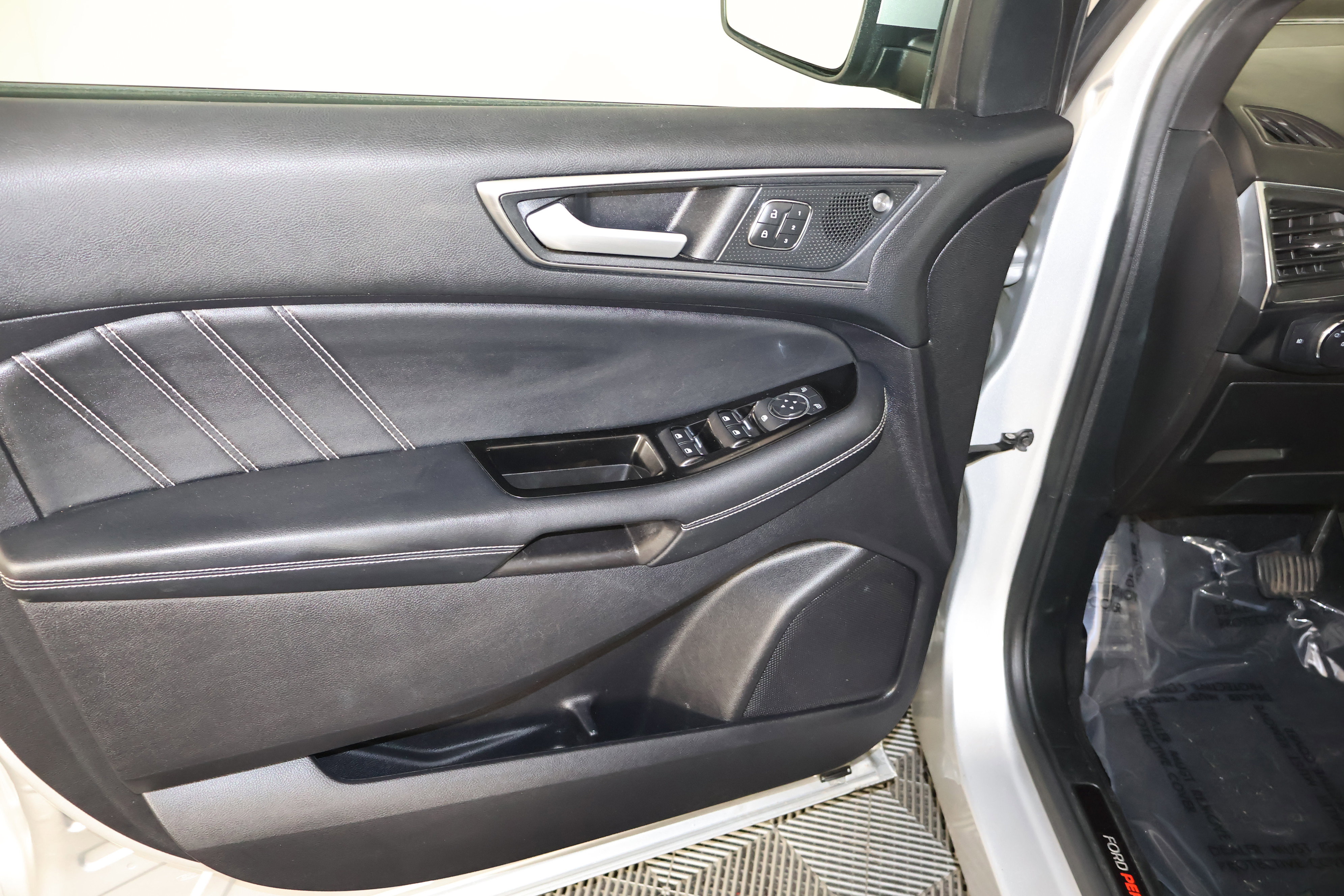 Used 2019 Ford Edge ST w/ Convenience Package image 37