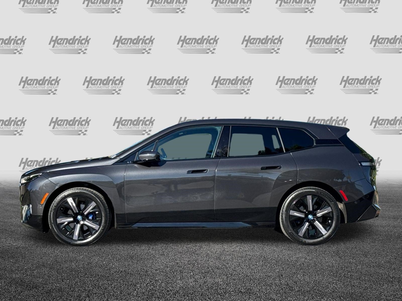 Used 2024 BMW iX xDrive50 w/ Sport Package AWD/4WD image 8