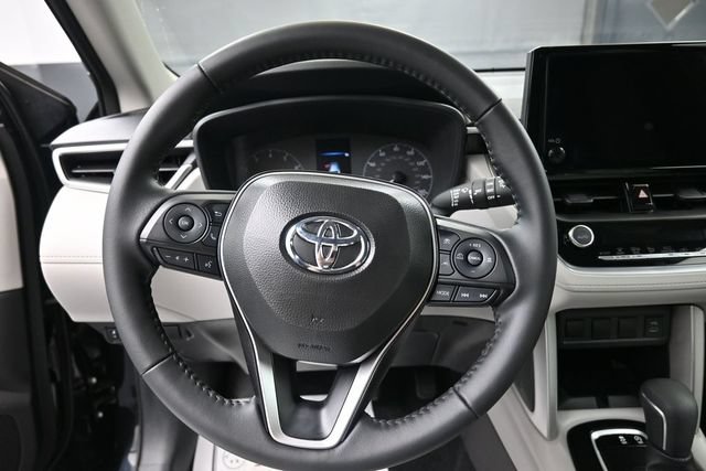 Used 2025 Toyota Corolla Cross LE AWD/4WD image 23